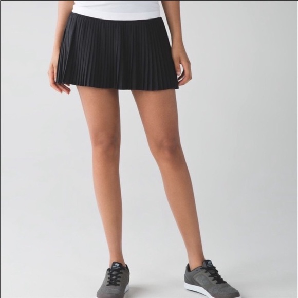 lululemon athletica Dresses & Skirts - Lululemon Sz 8 Pleat to Street Skirt